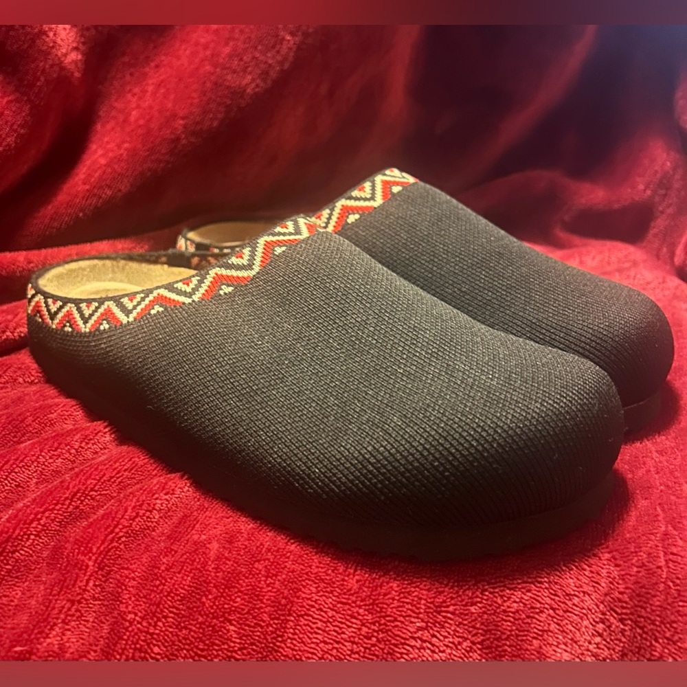 Cushionaire Swiss Knit Clogs With Cork Footbed Black